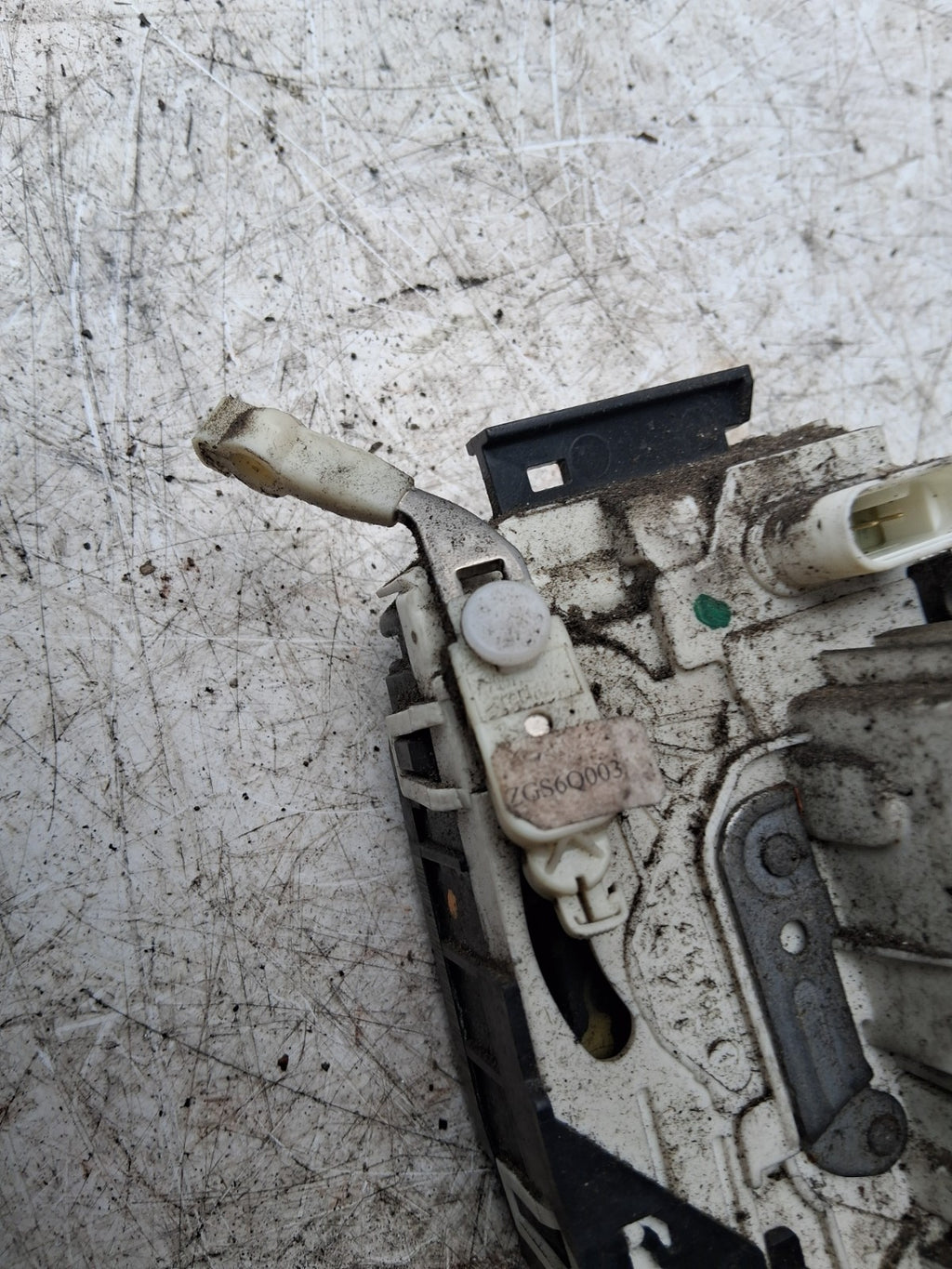 2006 MERCEDES SPRINTER OSF DRIVER SIDE FRONT DOOR LOCK MECH A9067201835