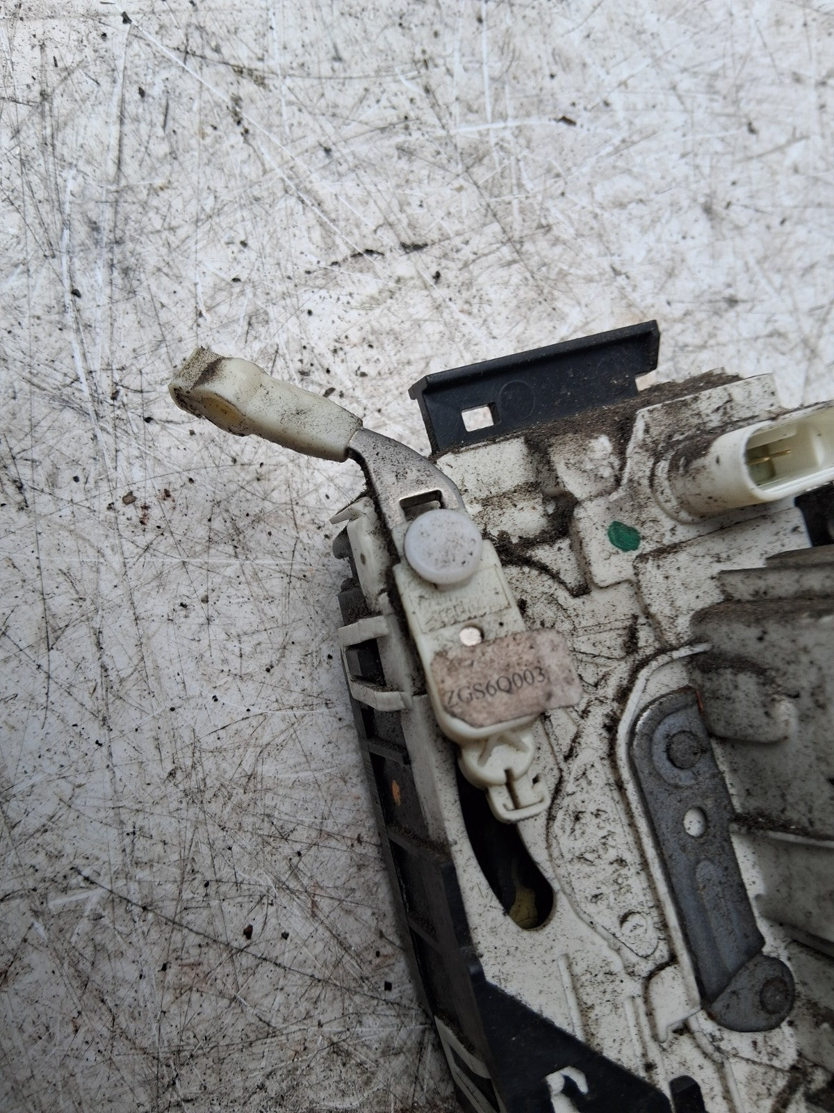 2006 MERCEDES SPRINTER OSF DRIVER SIDE FRONT DOOR LOCK MECH A9067201835