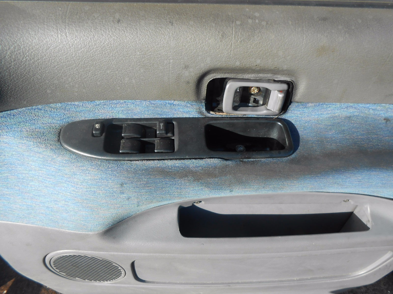 NISSAN SERENA C23 (MK1) 1994 OSF DRIVER SIDE FRONT COMPLETE DOOR GREEN