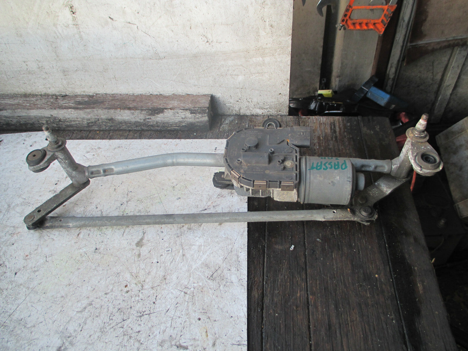 VW VOLKSWAGEN PASSAT 2014 B7 FRONT WINDSCREEN WIPER MOTOR LINAKGES 3AC955023