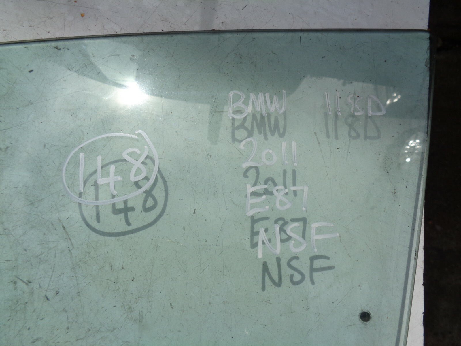 BMW 118D 2011 E87 NSF PASSENGER SIDE FRONT WINDOW GLASS E143R001582