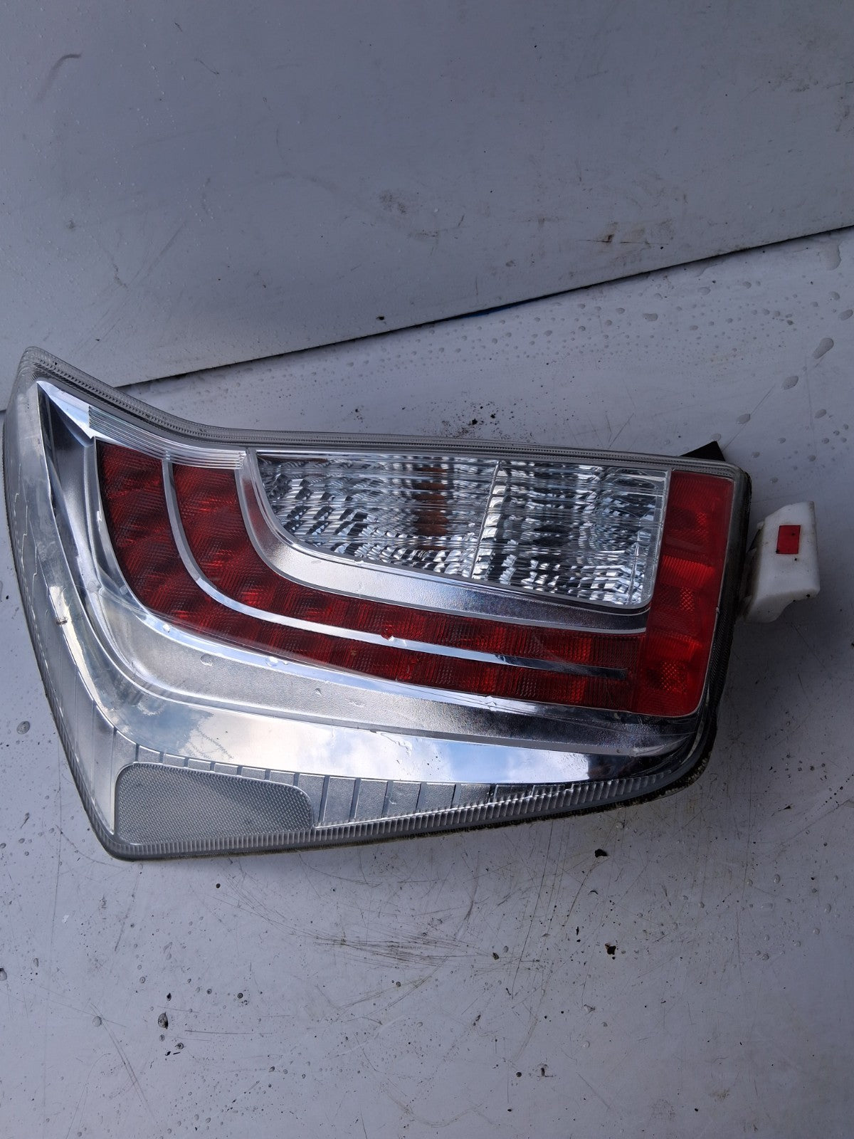 TOYOTA PRIUS MK3 2014 XW30 NSR PASSENGER SIDE REAR TAIL LIGHT LAMP