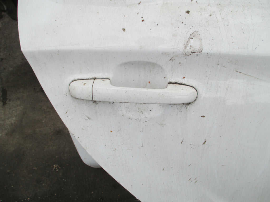 HYUNDAI  I20 MK1 2008-2012 OSR DRIVER SIDE REAR COMPLETE DOOR WHITE