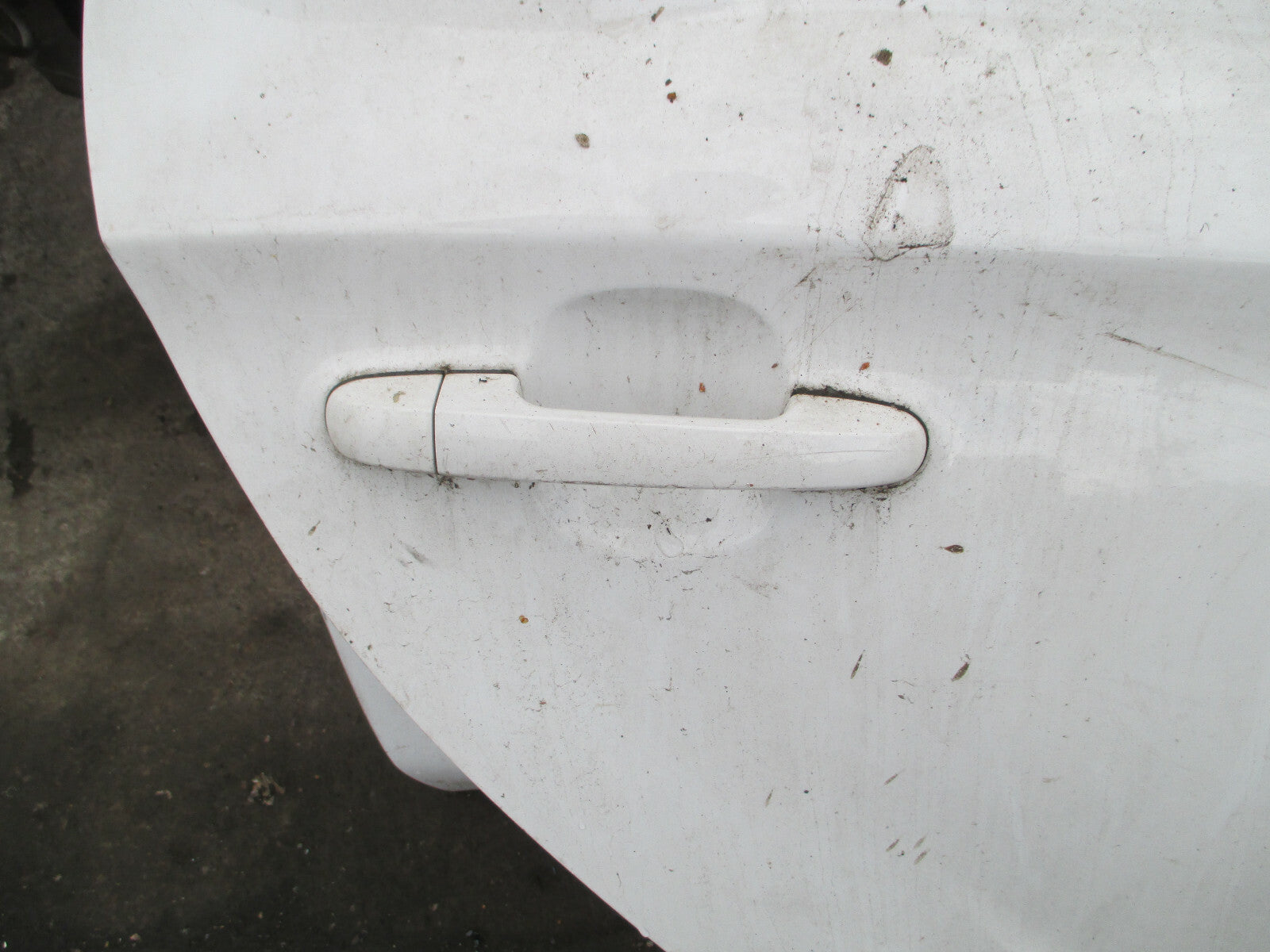 HYUNDAI  I20 MK1 2008-2012 OSR DRIVER SIDE REAR COMPLETE DOOR WHITE