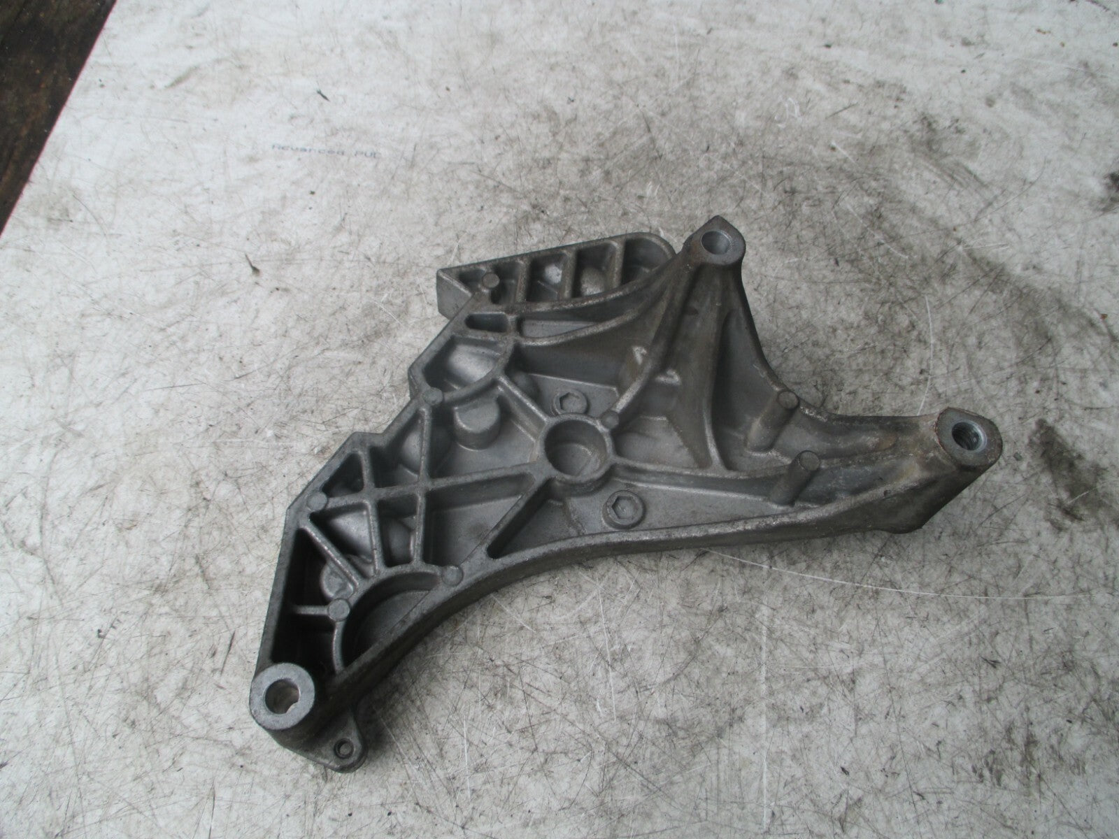 AUDI Q3 2013 1.6 TDI OSF DRIVER FRONT ENGINE SUPPORT MOUNT BRACKET 03L199207
