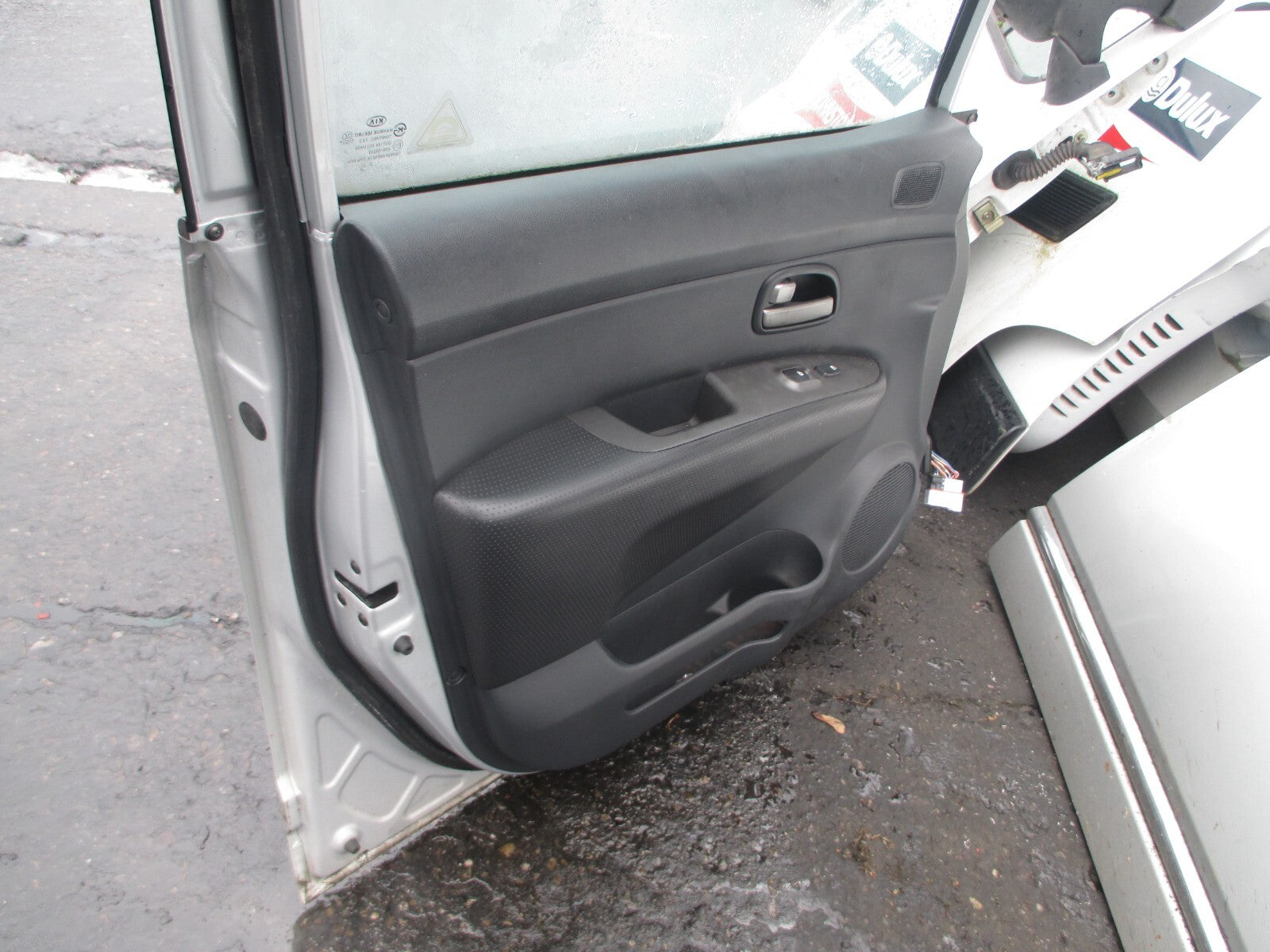 KIA CARENS MK2 2007 NSF PASSENGER SIDE FRONT DOOR SILVER