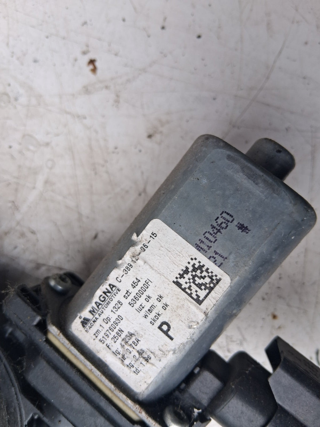 2015 FIAT 500 OSF DRIVER SIDE FRONT RIGHT WINDOW MOTOR REGUALTOR 519760930