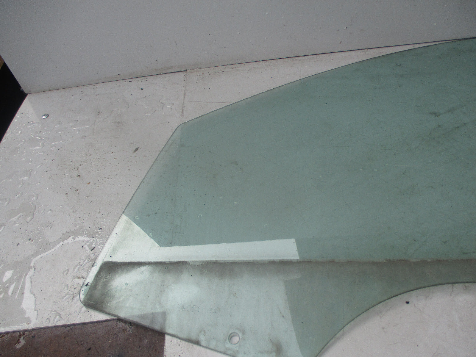 FORD FIESTA 2004 3 DOOR OSF DRIVER SIDE FRONT WINDOW GLASS