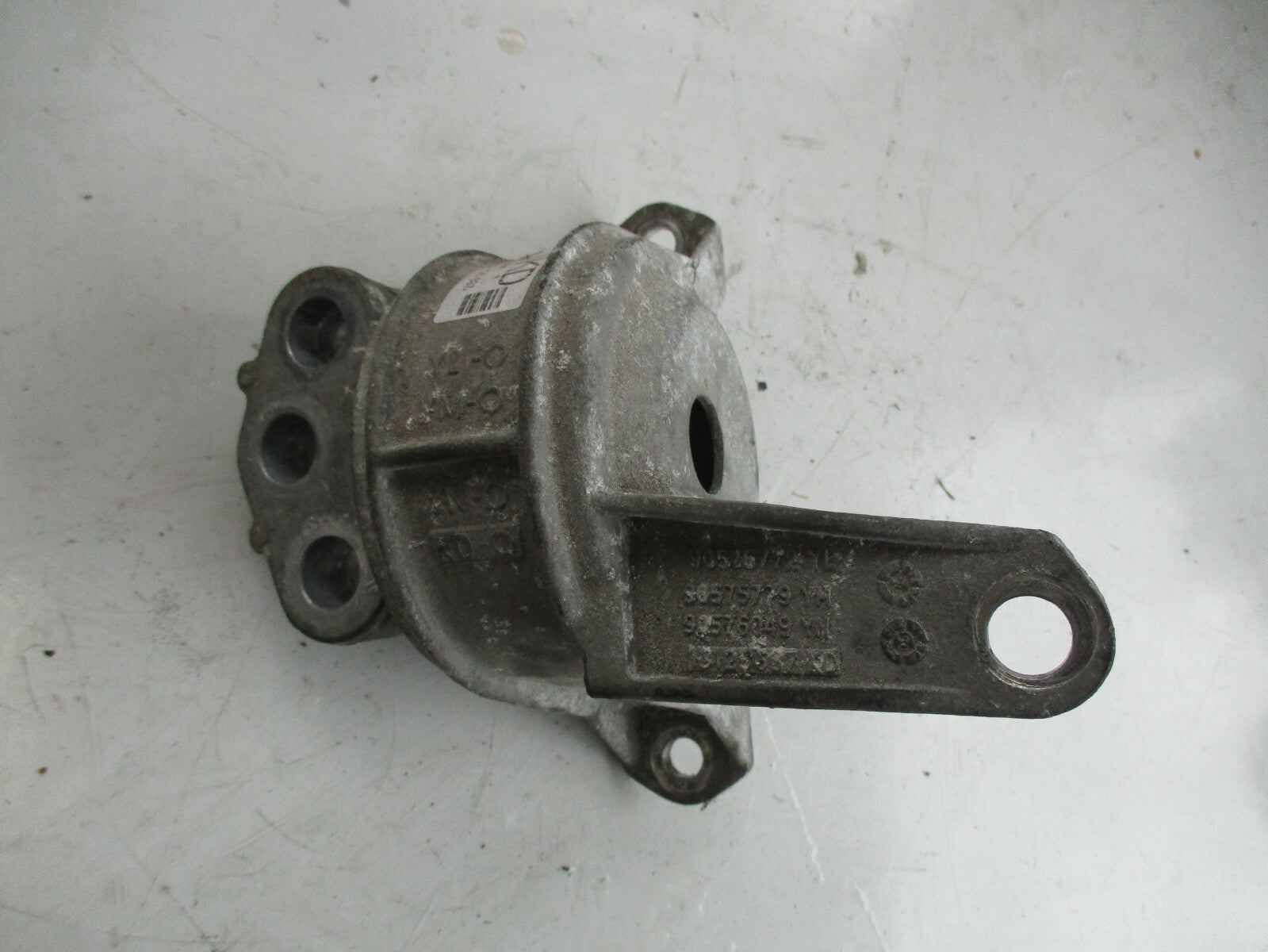VAUXHALL ASTRA H MK5 OS DRIVERS SIDE ENGINE MOUNT 13125637