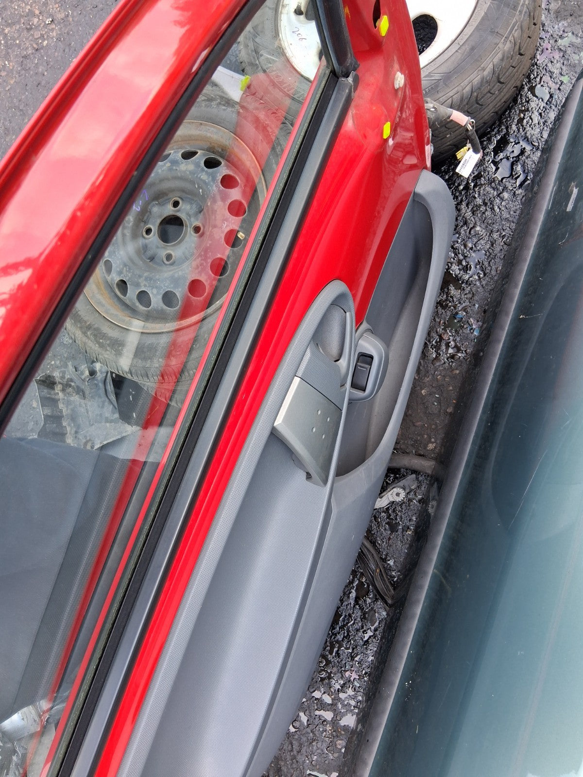 2008 CITROEN C1 MK1 3 DOOR NSF PASSENGER SIDE FRONT LEFT COMPLETE DOOR RED