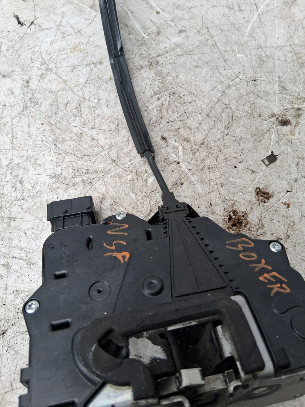 2015 PEUGEOT BOXER  NSF PASSENGER SIDE FRONT DOOR LOCK MECH 1395273080
