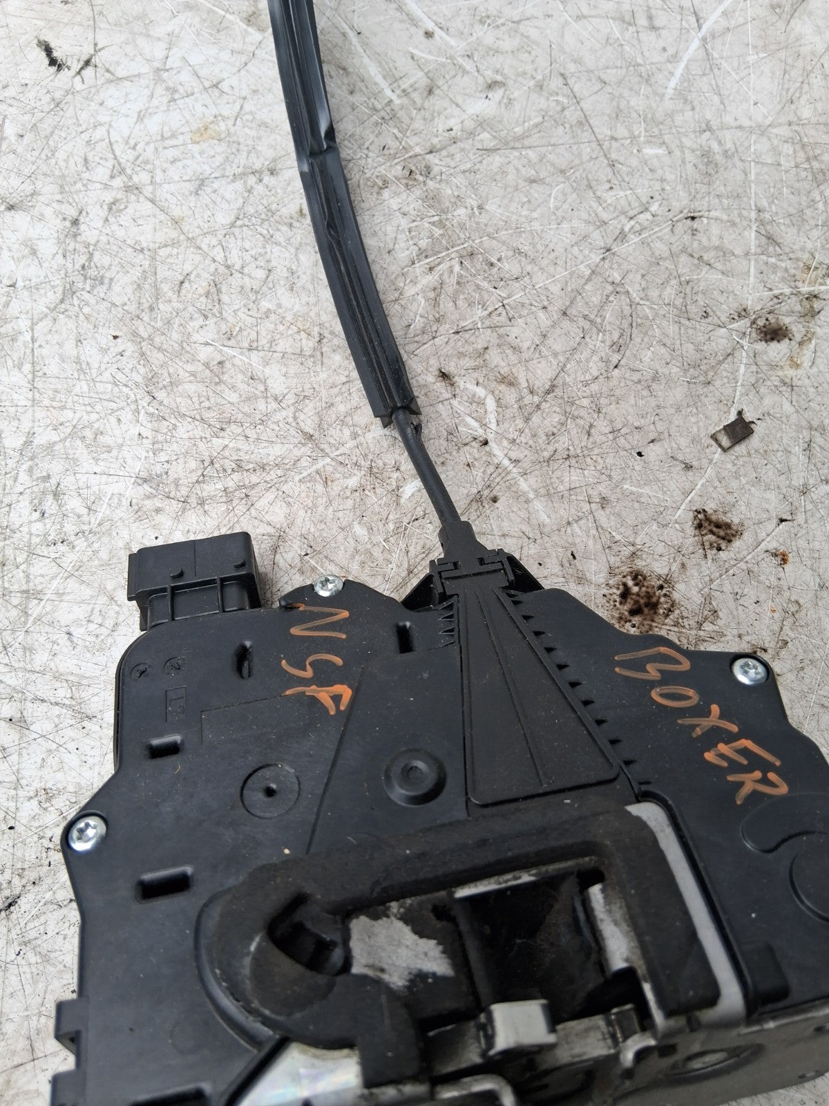 2015 PEUGEOT BOXER  NSF PASSENGER SIDE FRONT DOOR LOCK MECH 1395273080