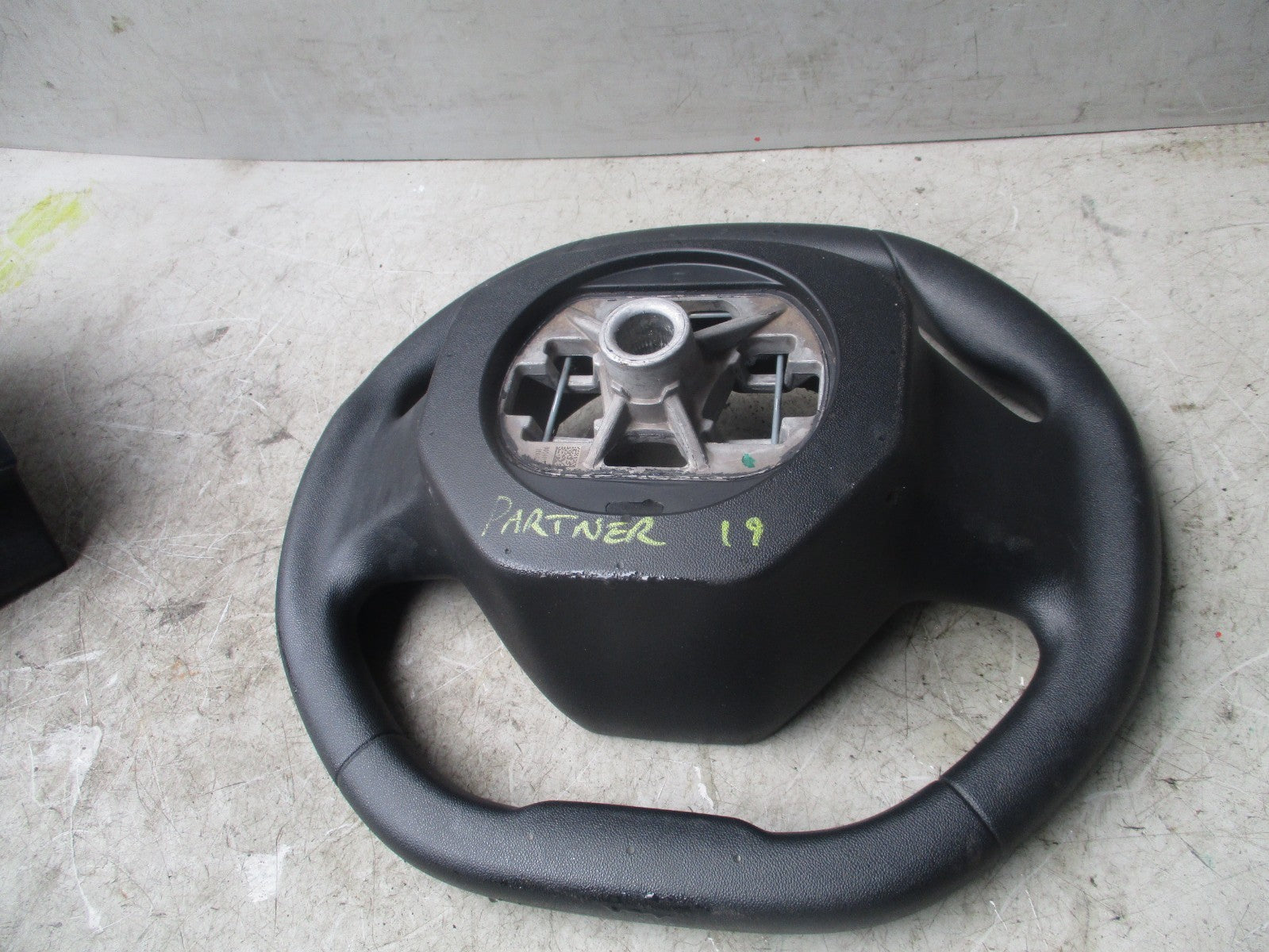 2019 PEUGEOT PARTNER MK3 K9 LEATHER STEERING WHEEL 98171149ZD