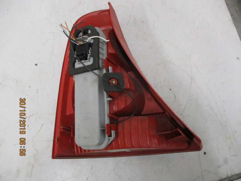 RENAULT CLIO MK2 2003 FACELIFT OSR DRIVER SIDE REAR BRAKE TAIL LIGHT 8200071414