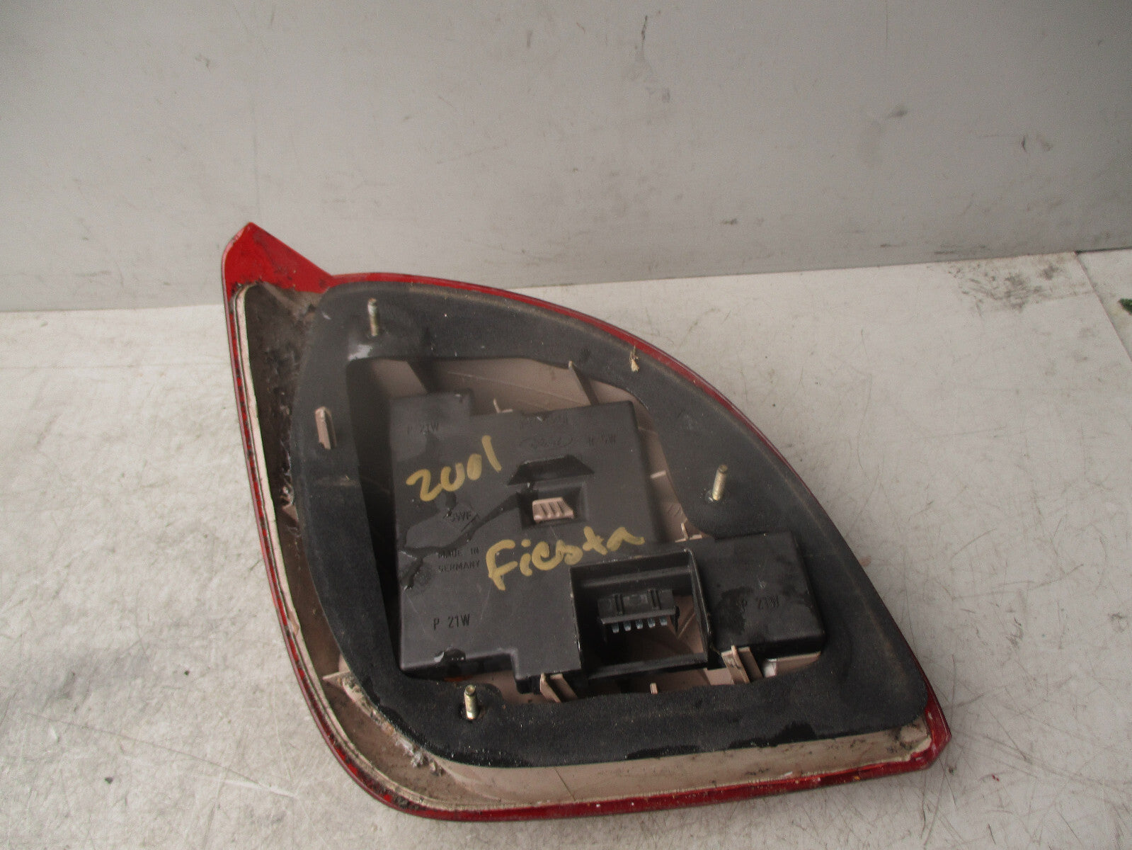 2001 FORD FIESTA OSR DRIVER SIDE SIDE REAR TAILLAMP TAIL LIGHT 96FG13N004