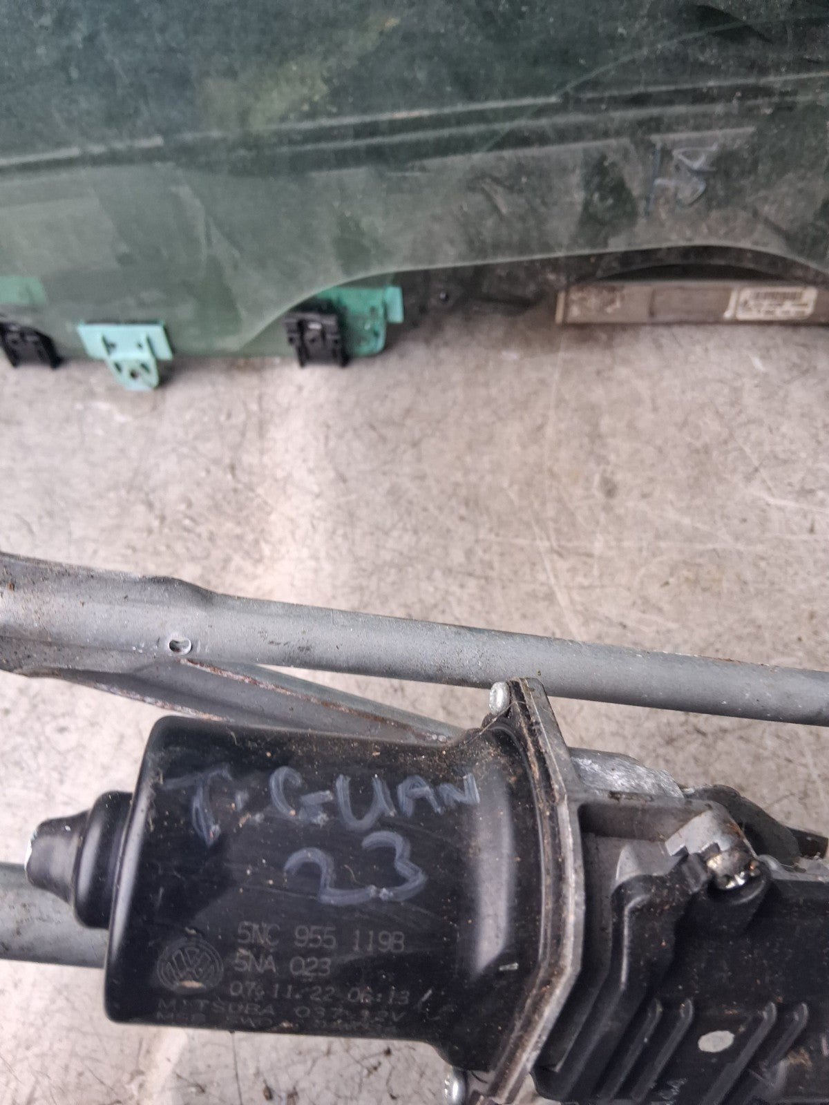 2023 VW VOLKSWAGEN TIGUAN FRONT WINDSCREEN WIPER MOTOR AND LINKAGE 5NC955023B