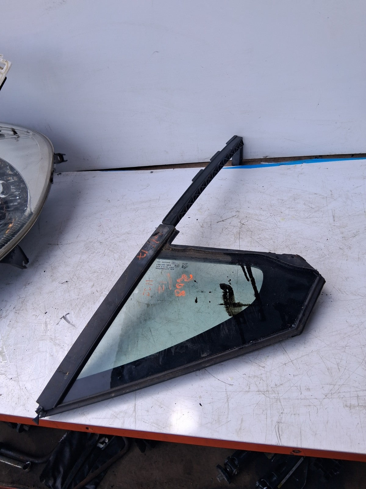 2017 PEUGEOT 208 NSF PASSENGER SIDE FRONT LEFT WINDOW QUARTER GLASS 43R007951