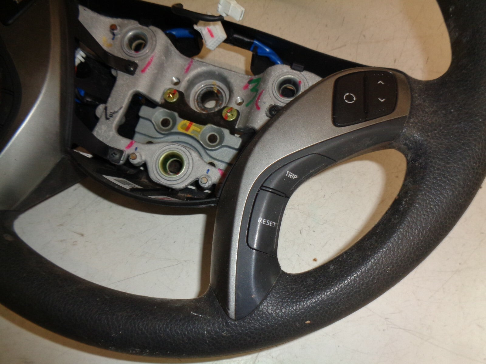 HYUNDAI i30 MK2 2013 1.6 CRDI MULTIFUNCTION LEATHER STEERING WHEEL 56110A6110RDR
