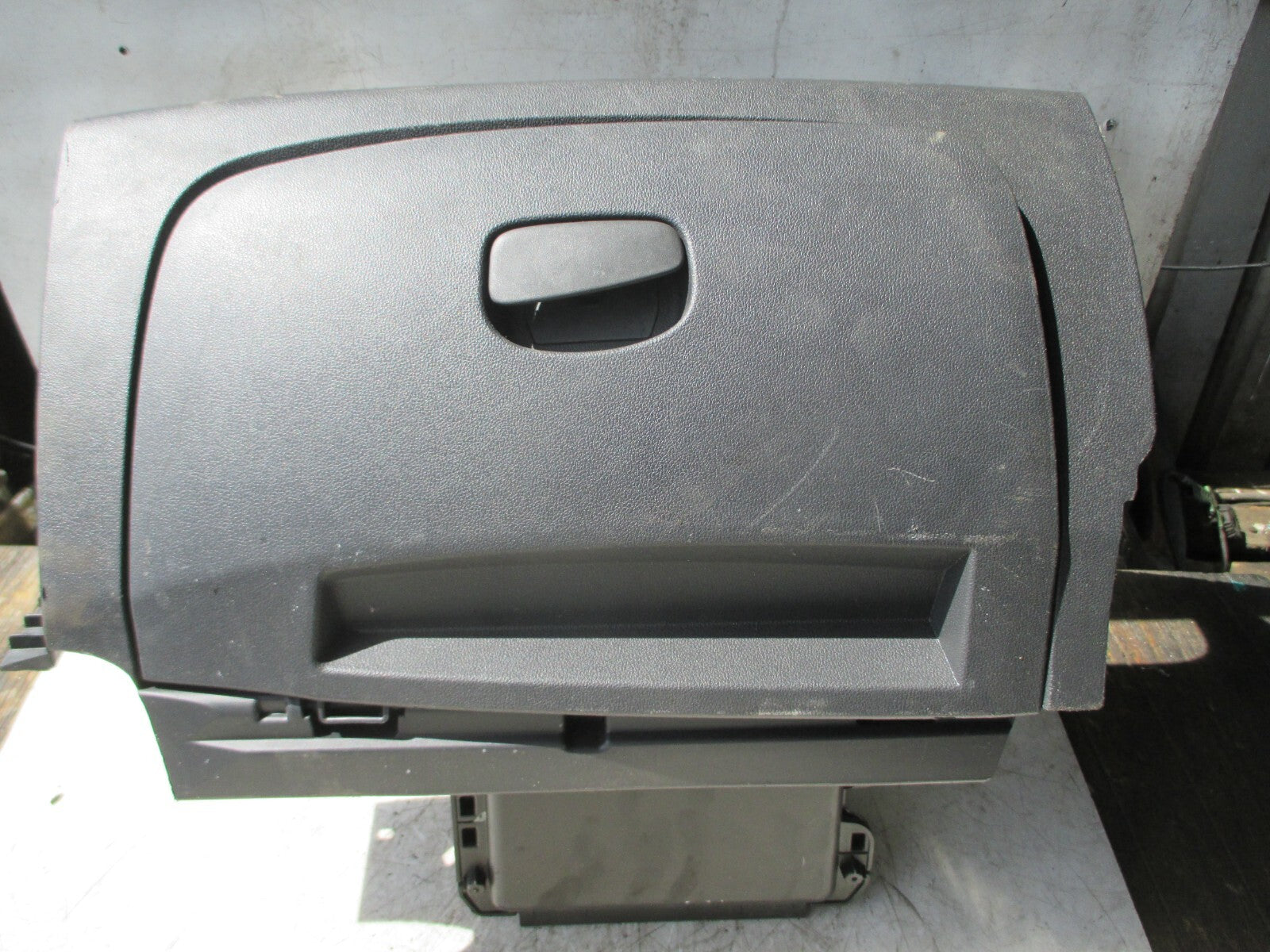 RENAULT CLIO MK4 INTERIOR STORAGE COMPARTMENT GLOVEBOX 681087136R