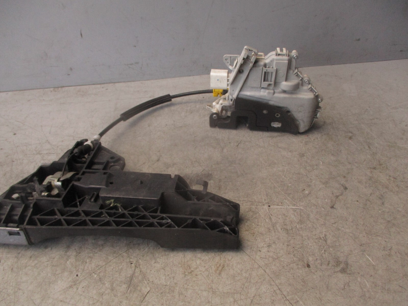 2011 AUDI A5 8T OSF PASSENGER SIDE FRONT RIGHT DOOR LOCK 8J2837016C