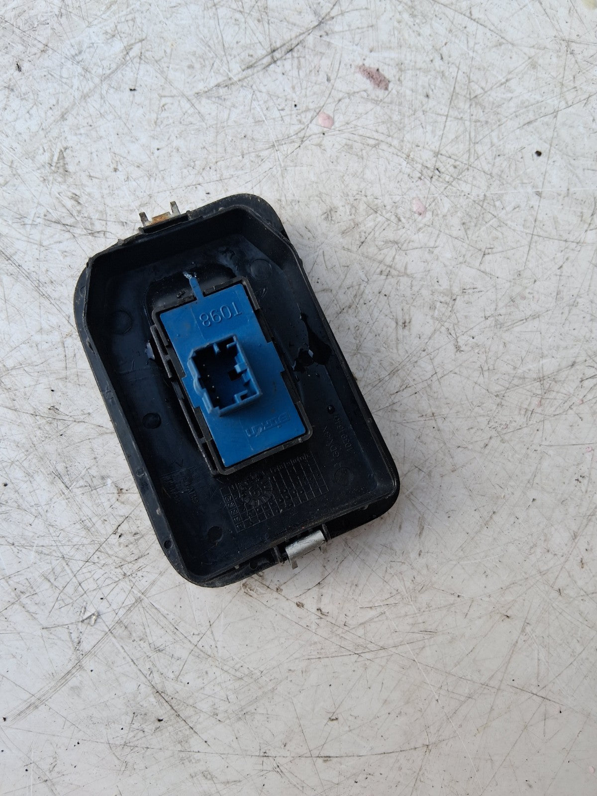 2015 FIAT FIORINO NSF PASSENGER NEAR LEFT SIDE FRONT WINDOW SWITCH 1039464070