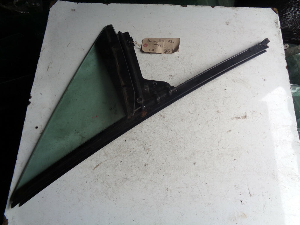 BMW Z3 1997 E36 OSF DRIVER SIDE FRONT QUARTER GLASS