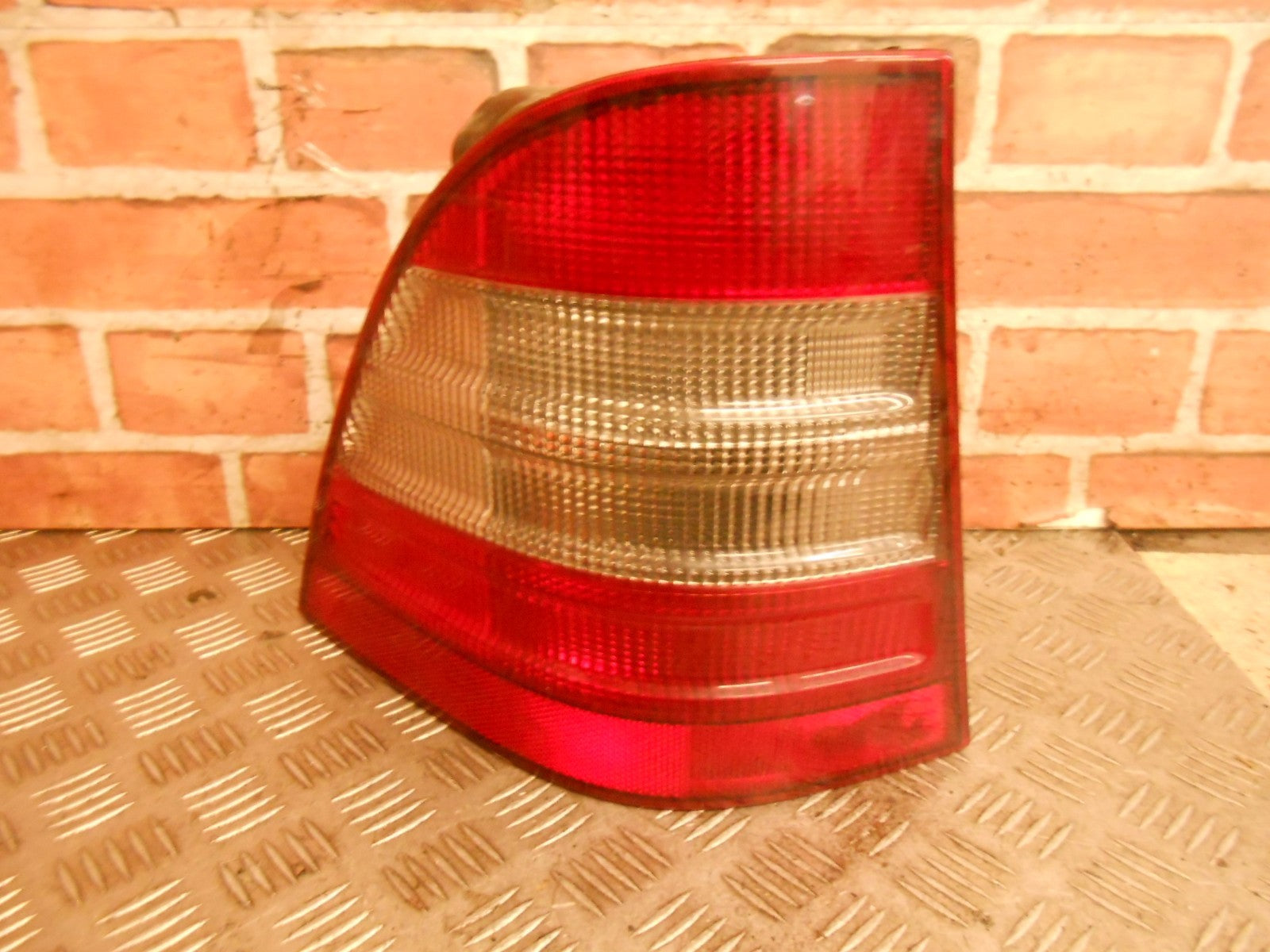 MERCEDES M CLASS W163 2004 NSR PASSENGER SIDE REAR LIGHT ASSEMBLY A1638200164