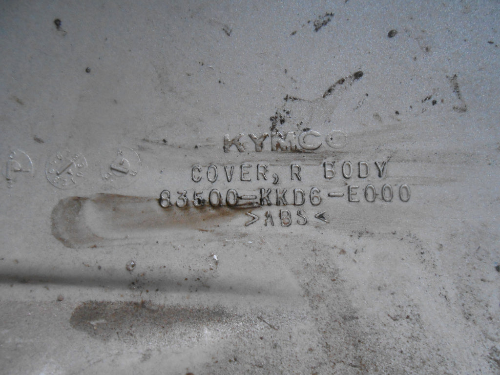 KYMCO YUP50 YUP 50 S6 2004 RH RIGHT HAND REAR SIDE PANEL SILVER 83500KKD6E000