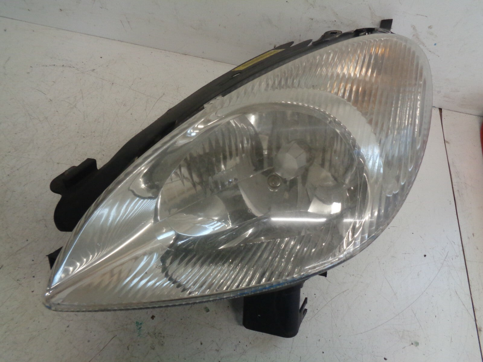 CITROEN XSARA PICASSO 2004 NS PASSENGER SIDE HEADLIGHT HEADLAMP 9631500180