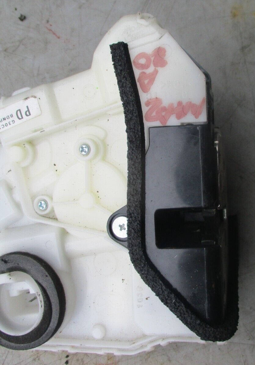 MAZDA 3 MK4 2021 DOOR LOCK MECHANISM CATCH LATCH WITH HANDLE