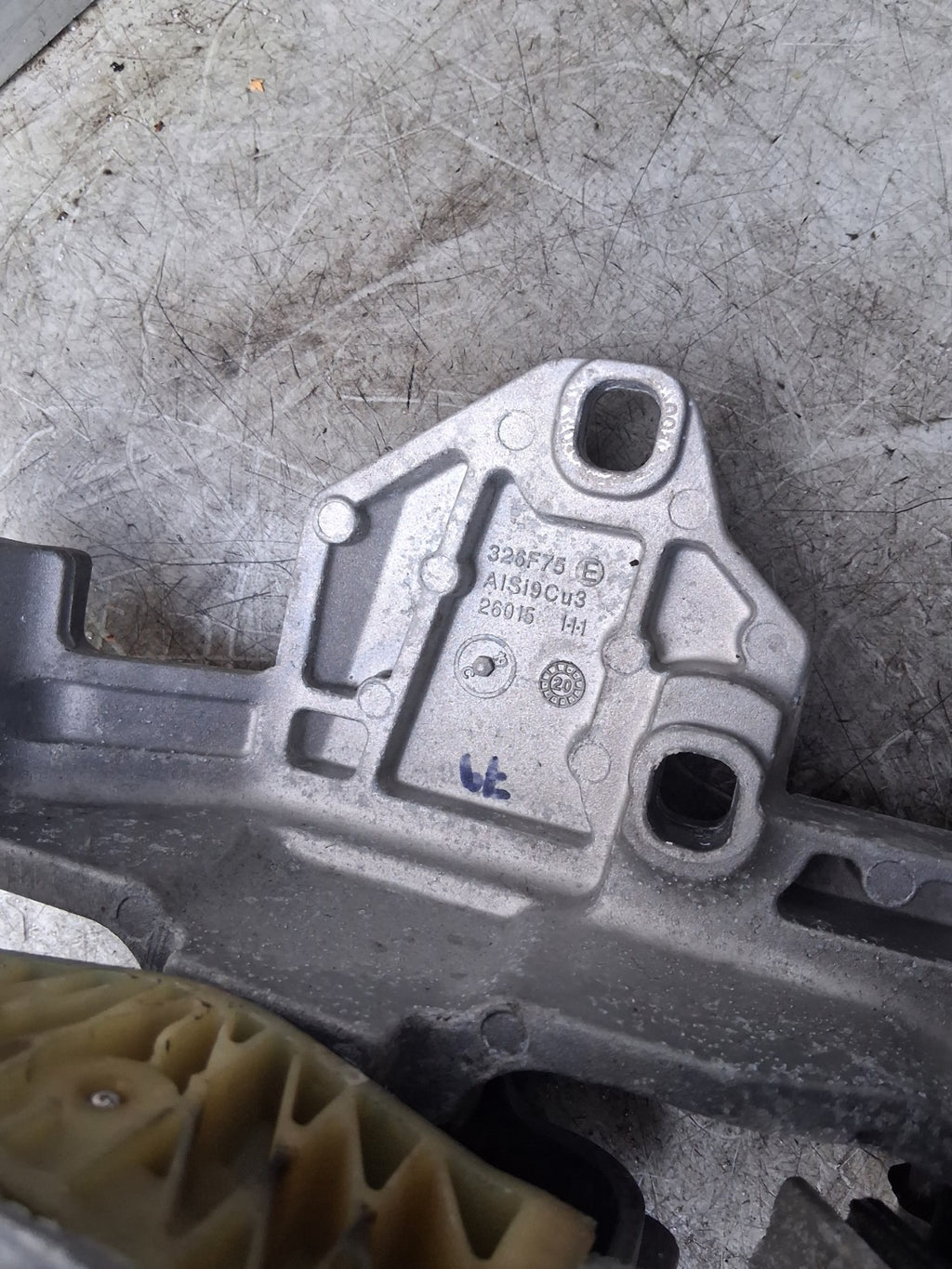 2021 MERCEDES A CLASS ENGINE MOUNT A2472401800