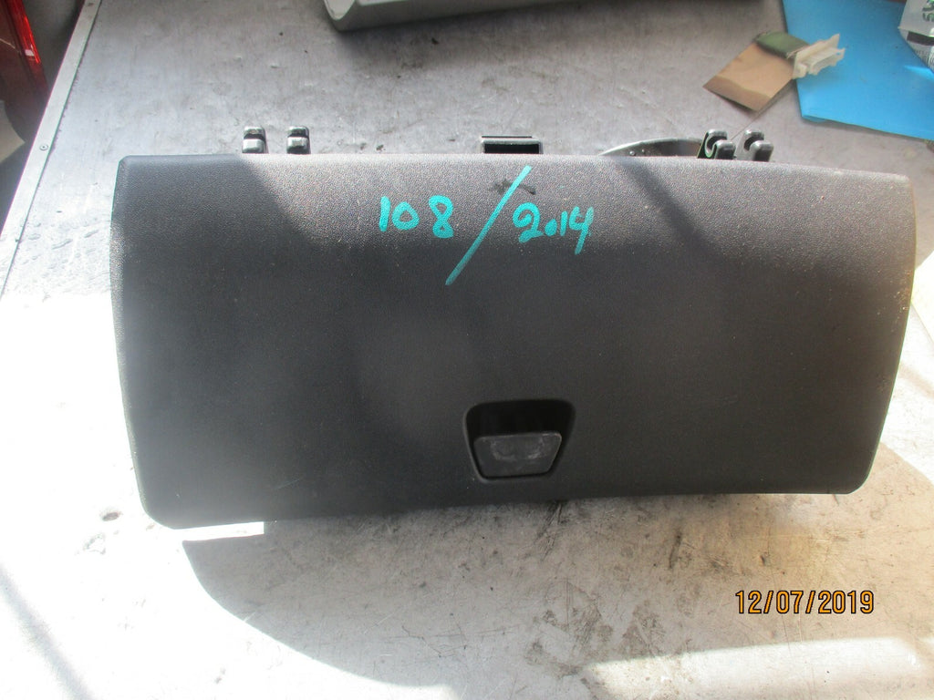 PEUGEOT 108 GLOVE BOX COMPARTMENT 555500H020