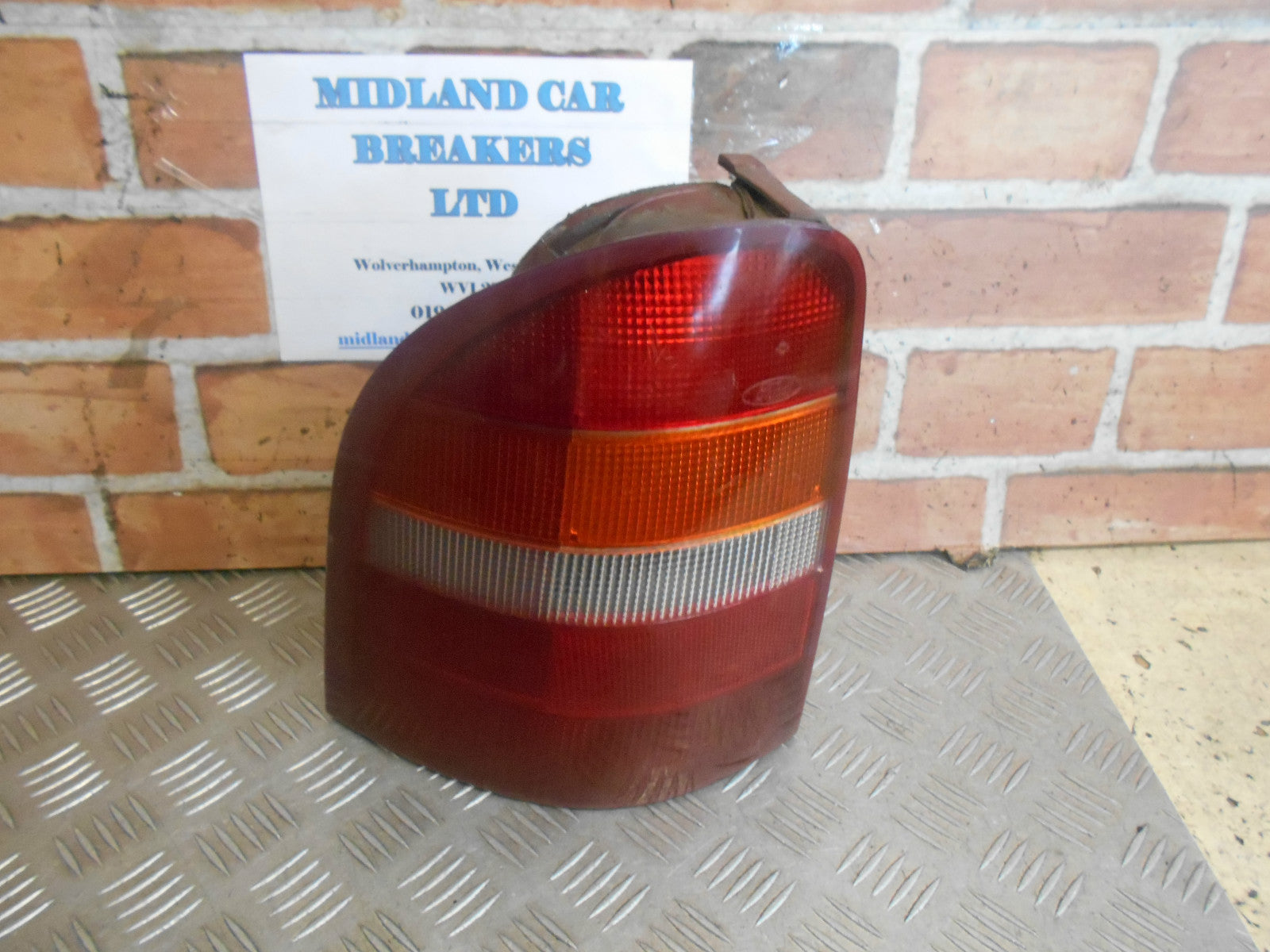 FORD MONDEO MK1 ESTATE 1995 NSR PASSENGER SIDE REAR BRAKE TAIL LIGHT