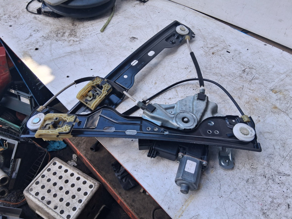 2018 ZAFIRA C OSF DRIVER SIDE FRONT RIGHT WINDOW MOTOR REGULATOR 915368104