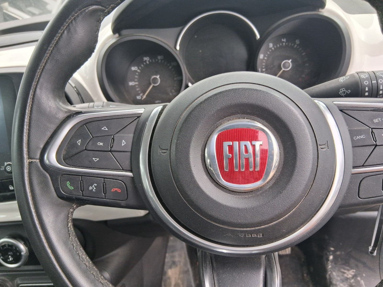 2019 FIAT 500L HATCH CENTRE DRIVER'S STEERING WHEEL AIRBAG