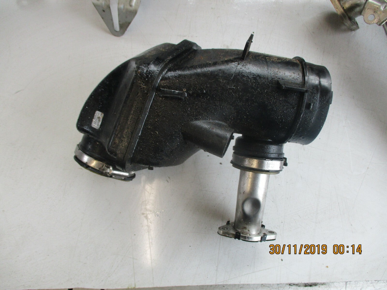 MERCEDES GLA X156 2014 2.1 CDI DIESEL PURE AIR CHAMBER HOSE PIPE A6510900409