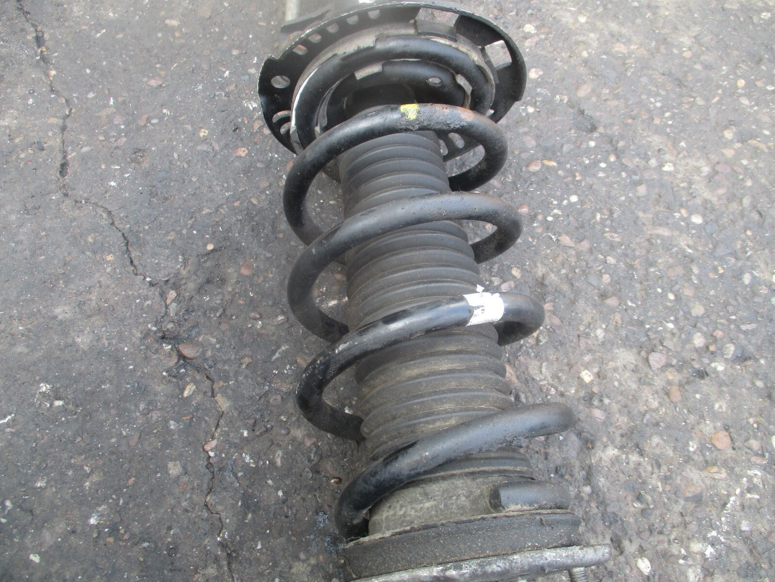 VOLKSWAGEN 2021 CRAFTER DRIVER SIDE FRONT SUSPENSION SHOCK ABSORBER 2N0413031BQ