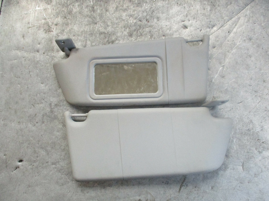 VAUXHALL ASTRA H OS NS DRIVER PASSENGER SIDE FRONT SUN VISORS 13113043 13113044