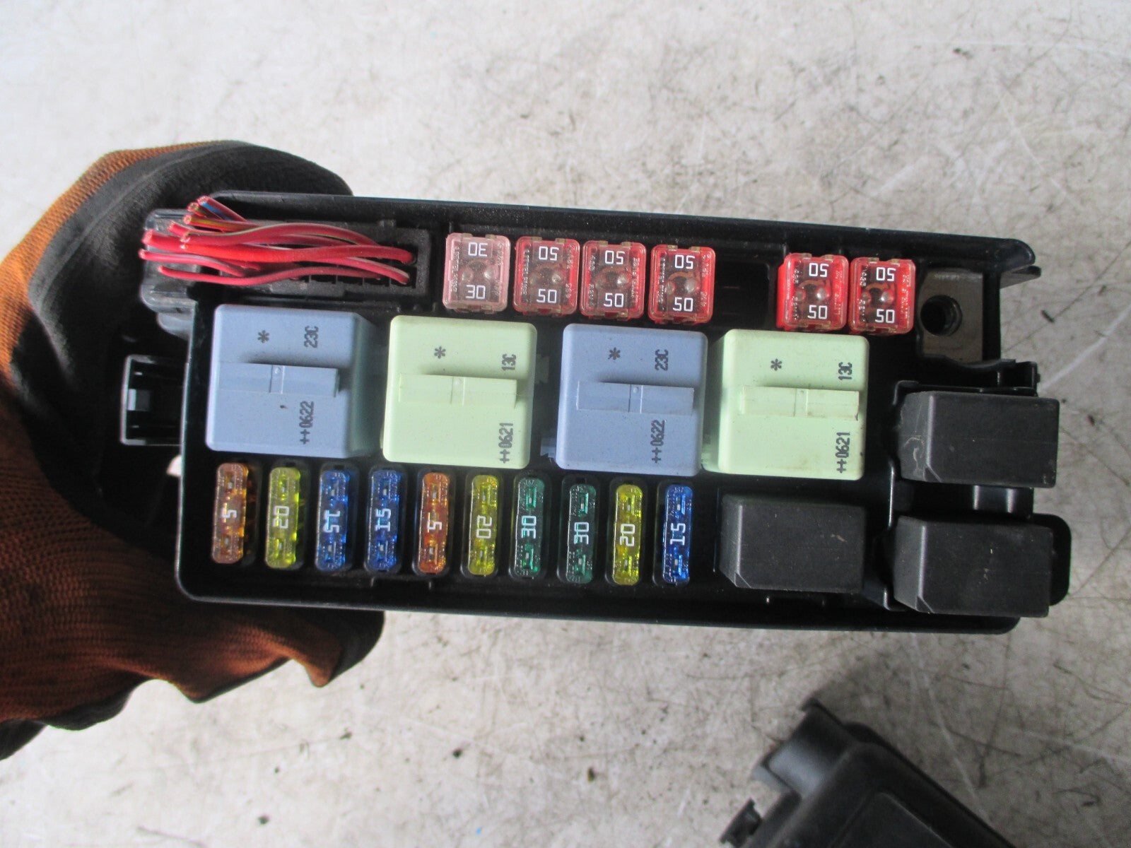 BMW MINI ONE R50 2005 ENGINE BAY UNDER BONNET FUSE BOX 690660405