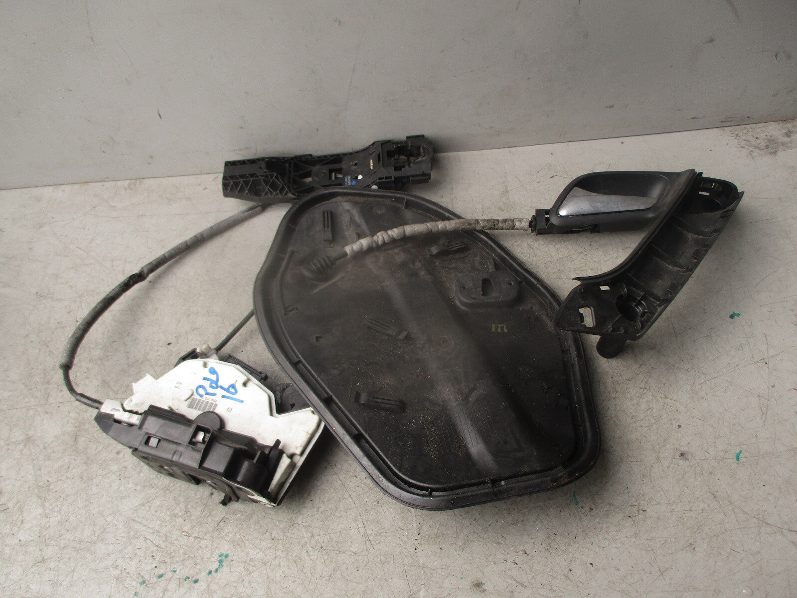 2016 VOLKSWAGEN POLO NSF PASSENGER FRONT DOOR LOCK & HANDLE 5K2837015D 5N0839885