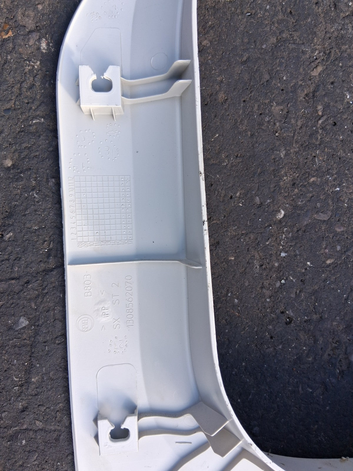 2024 FIAT DUCATO MK3 NSF PASSENGER SIDE INNER QUARTER GLASS TRIM 1308562070