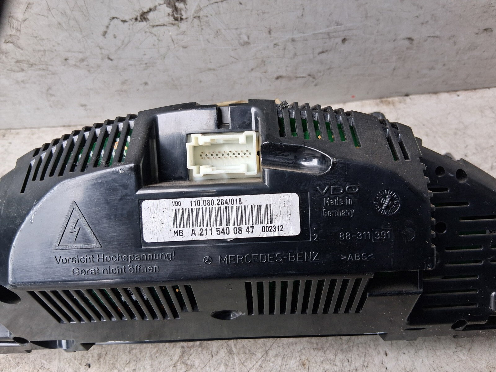 2004 MERCEDES E CLASS W211 SPEEDOMETER INSTRUMENT CLUSTER A2115400847