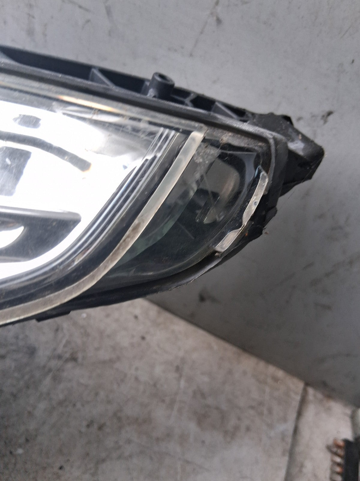 2012 PEUGEOT 208 NSF PASSENGER SIDE FRONT LEFT HEADLIGHT 9802221980