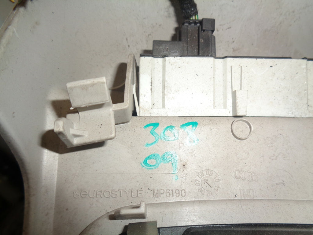 PEUGEOT 308 2009 FRONT INTERIOR ROOF READING LIGHT 9681370177