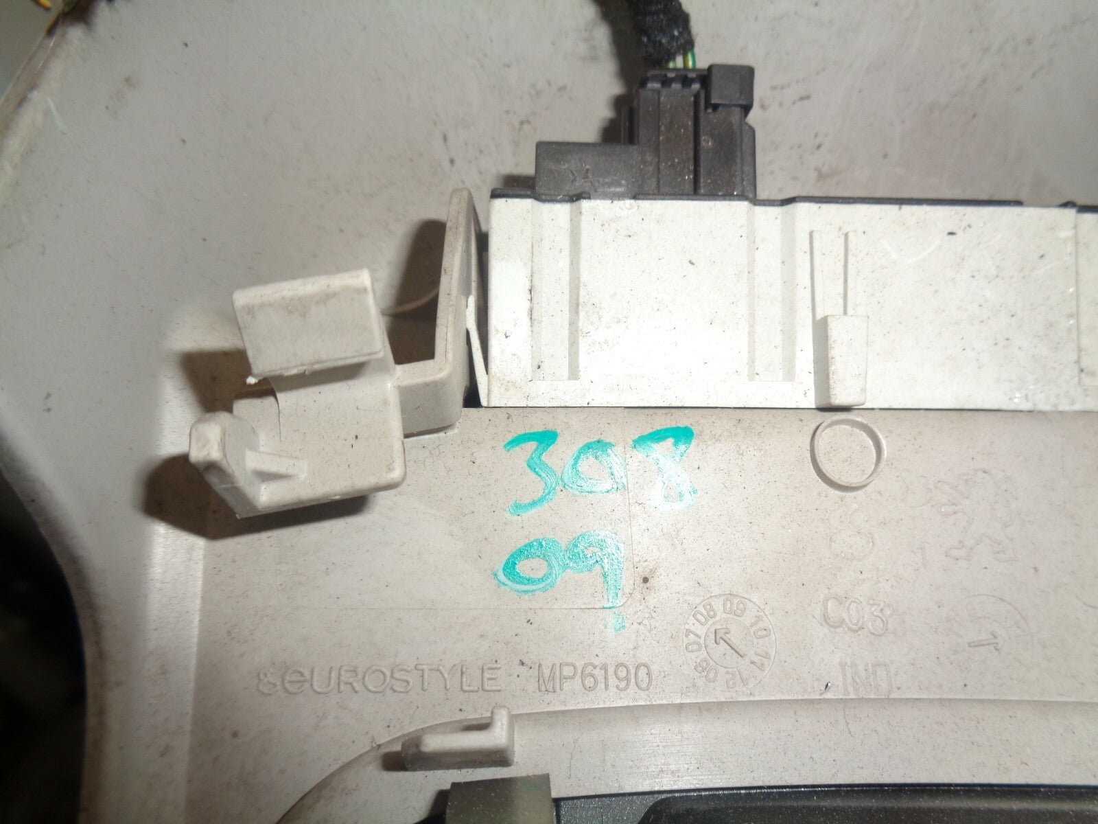 PEUGEOT 308 2009 FRONT INTERIOR ROOF READING LIGHT 9681370177