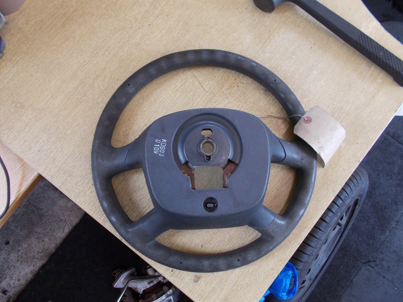 2003 KIA CARENS MK2 BLACK STEERING WHEEL