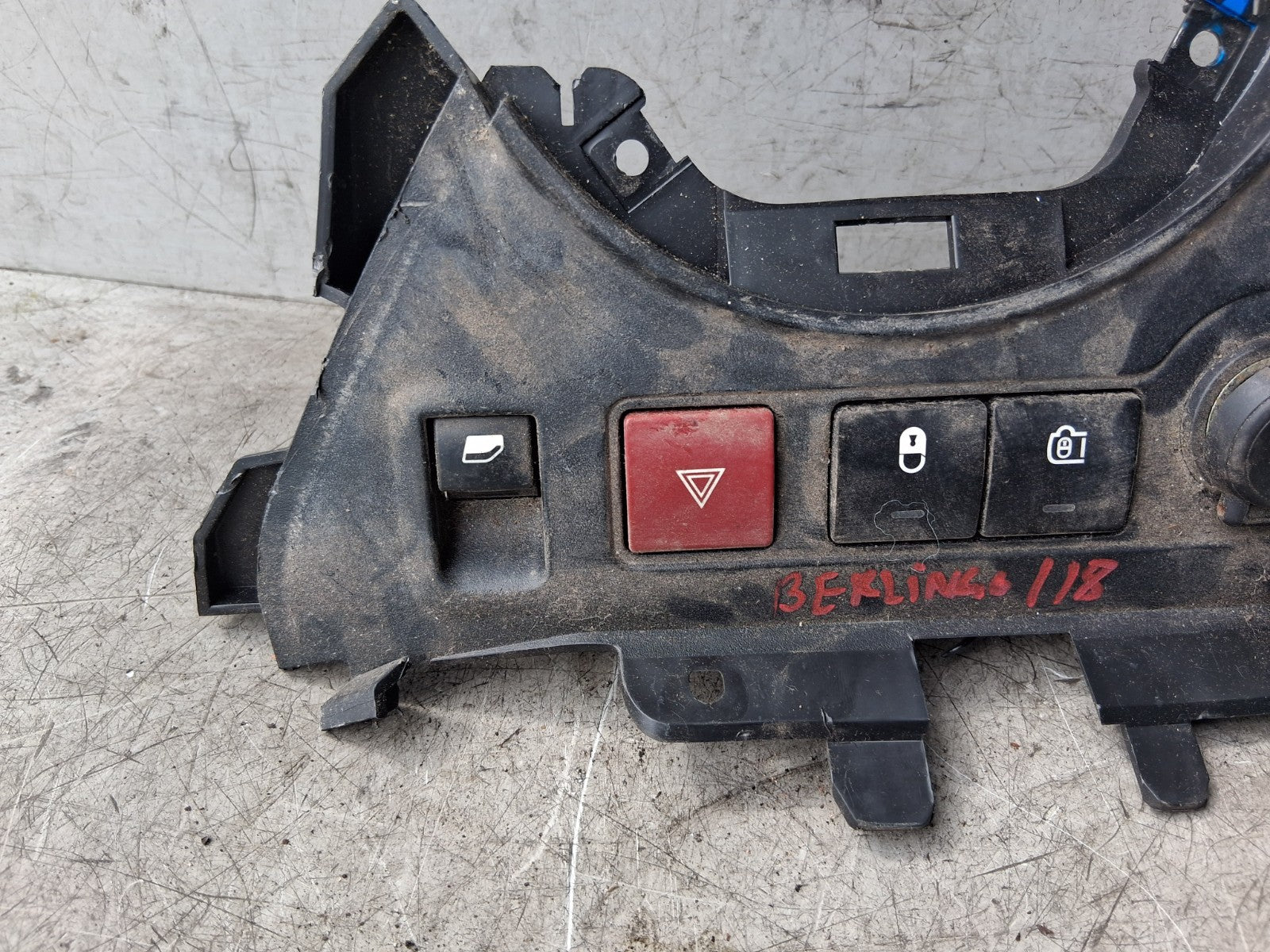 2018 CITROEN BERLINGO MK2 DASHBOARD HAZARD SWITCH MULTIPLE SWITCH 9680932177