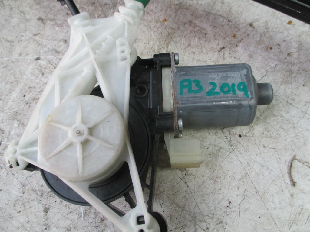 AUDI A3 2019 MK3 OSF DRIVER SIDE FRONT MOTOR REGULATOR 850202099