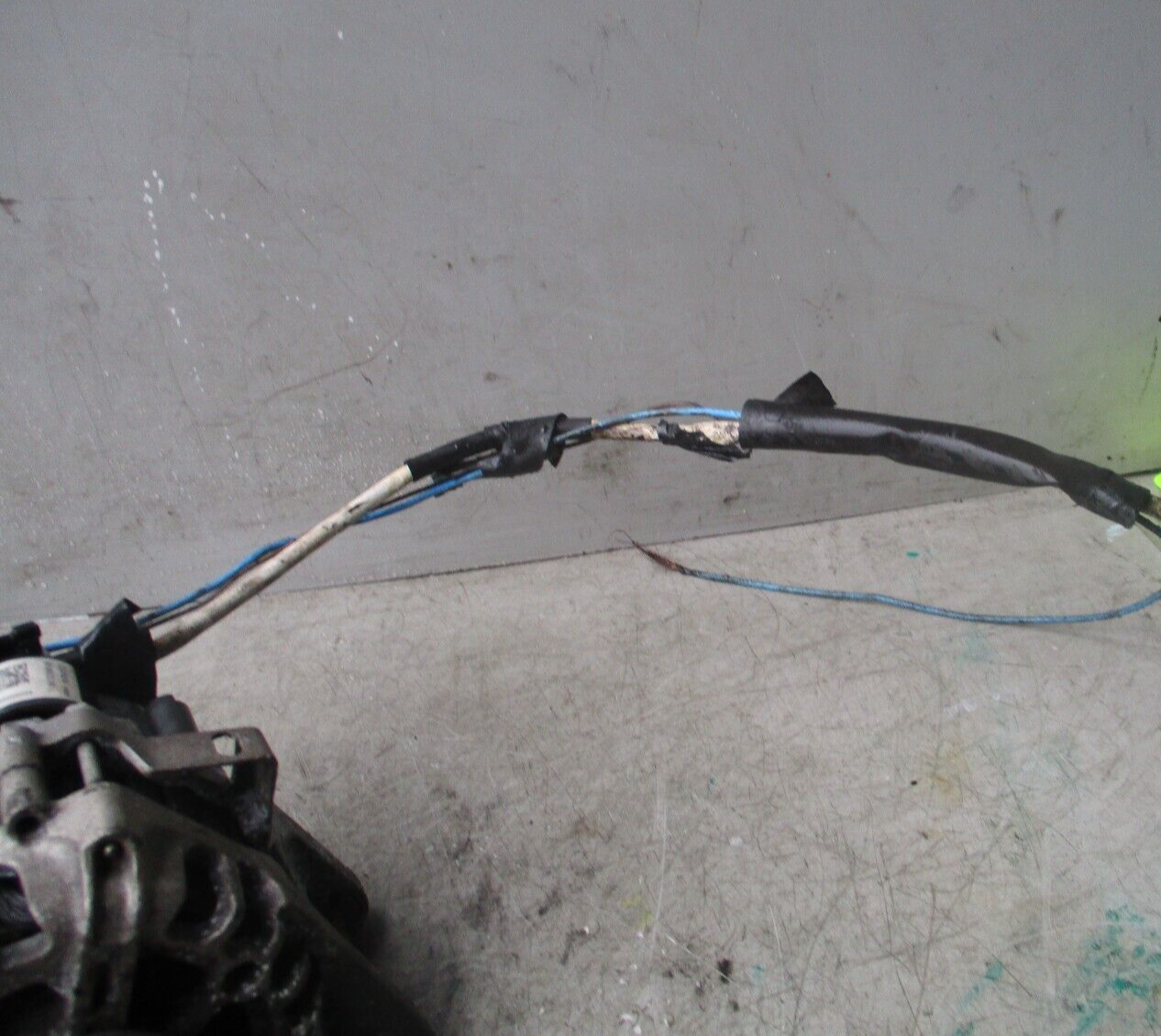 2010 NISSAN DUKE ENGINE MOUNT BRACKET 21824