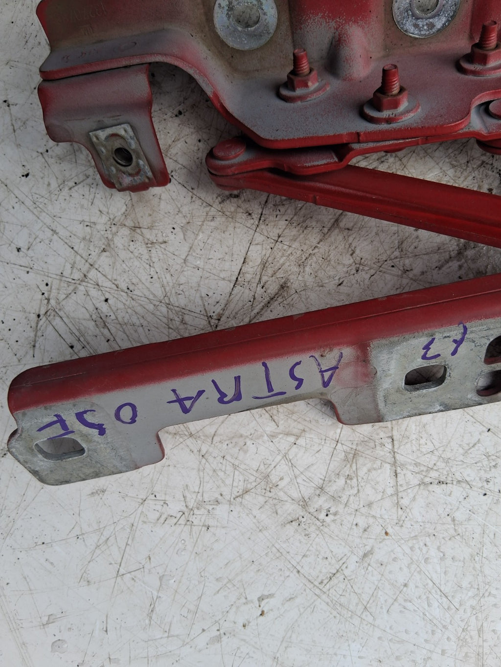 2013 VAUXHALL ASTRA J OSF FRONT RIGHT DRIVER SIDE BONNET HINGE 20879203